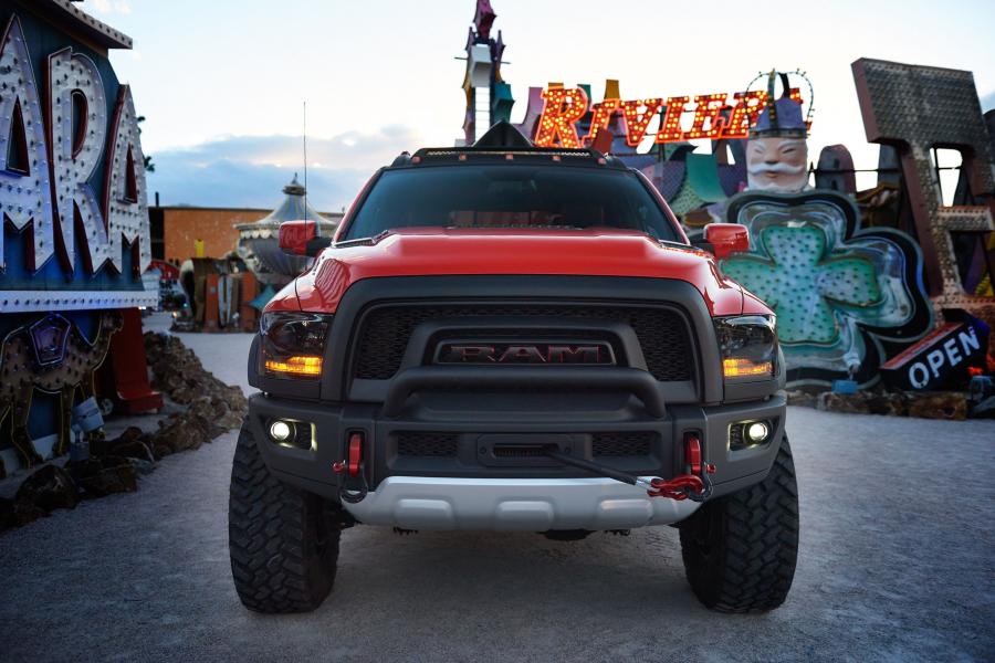  Dodge Ram Macho Power Wagon 2016 года  (фото 4 из 6)